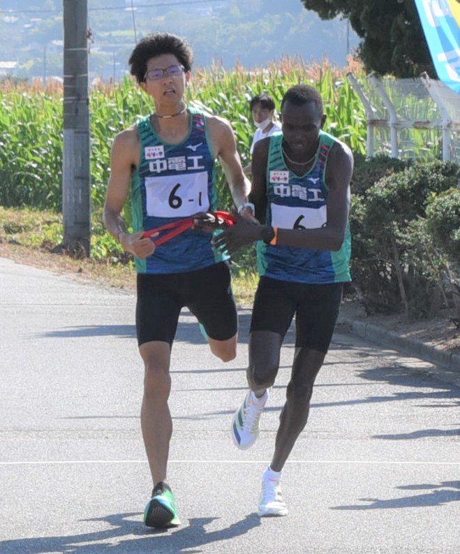 三ッ星選手、アモス選手