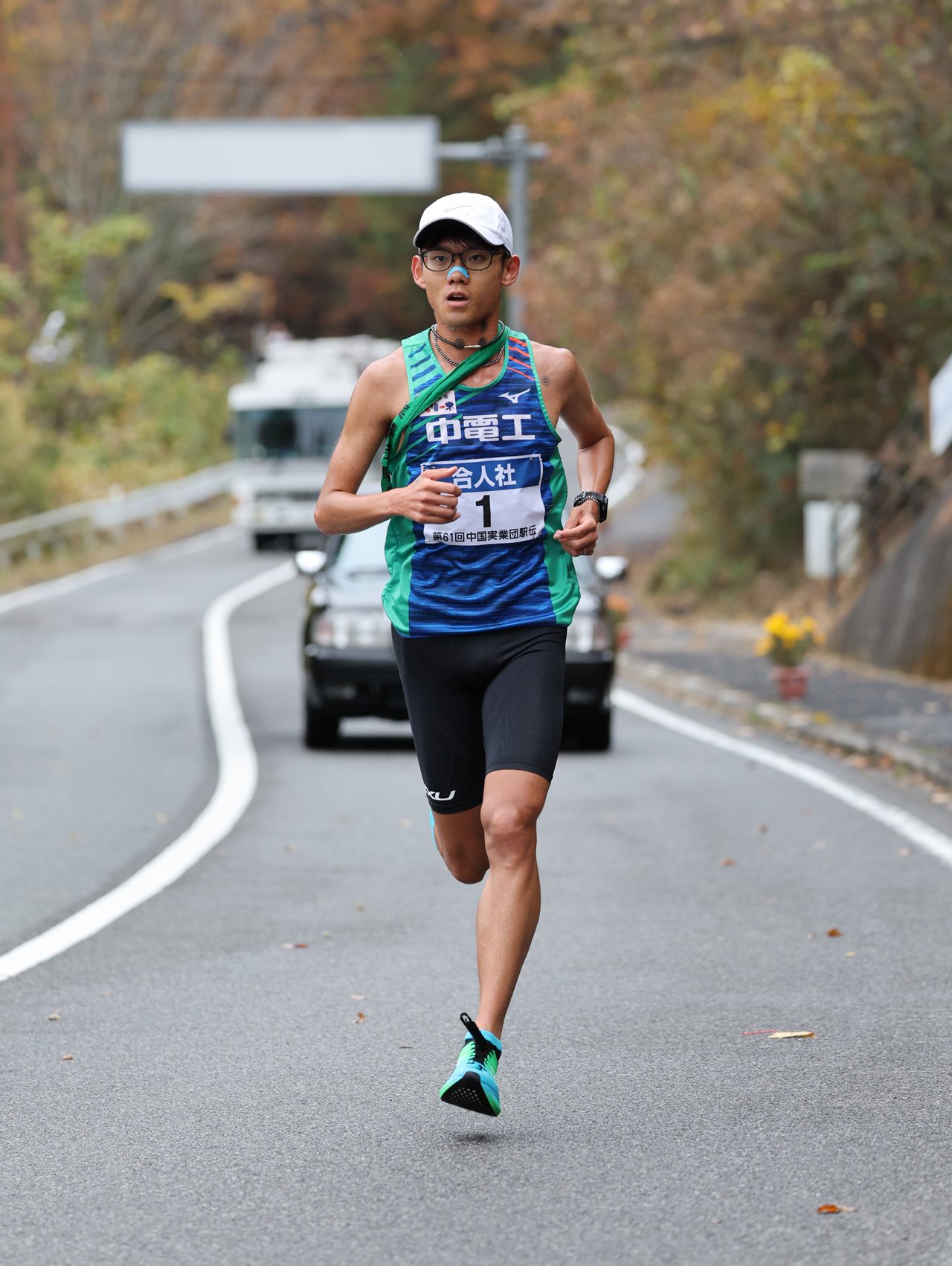 東選手