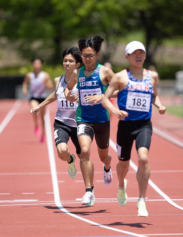 東選手