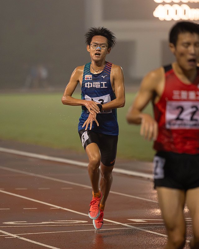東選手